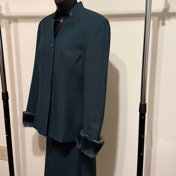 Emily 2 pc suit - Picture 3 of 5